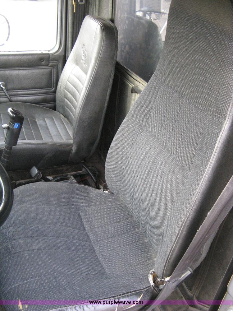 image for item 8117 2001 Mack RD688S triple axle dump truck