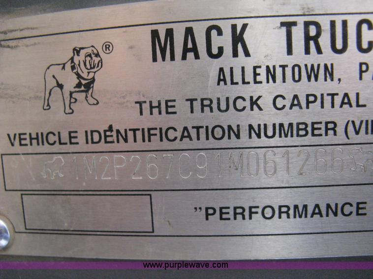image for item 8117 2001 Mack RD688S triple axle dump truck