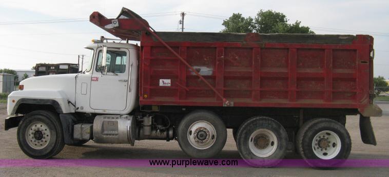 image for item 8118 2002 Mack RD688S triple axle dump truck