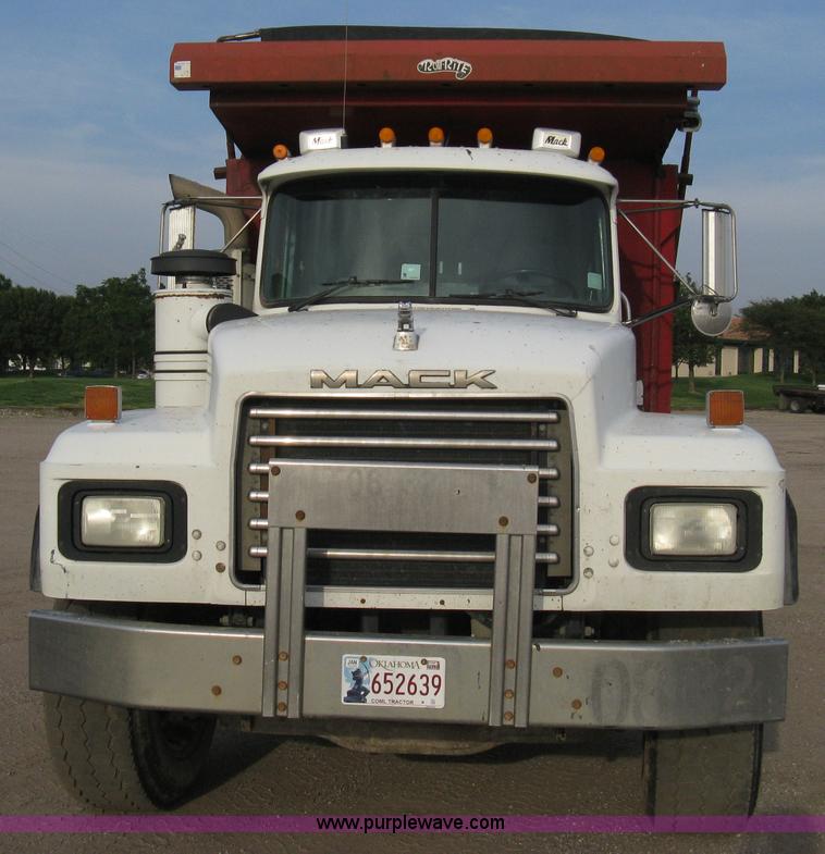 image for item 8118 2002 Mack RD688S triple axle dump truck