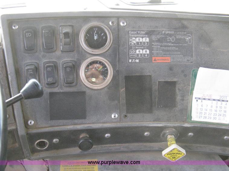 image for item 8118 2002 Mack RD688S triple axle dump truck