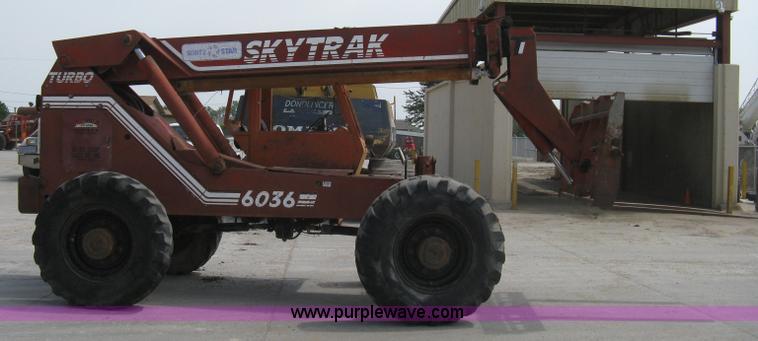 image for item 8121 1998 SkyTrak 6036 telehandler