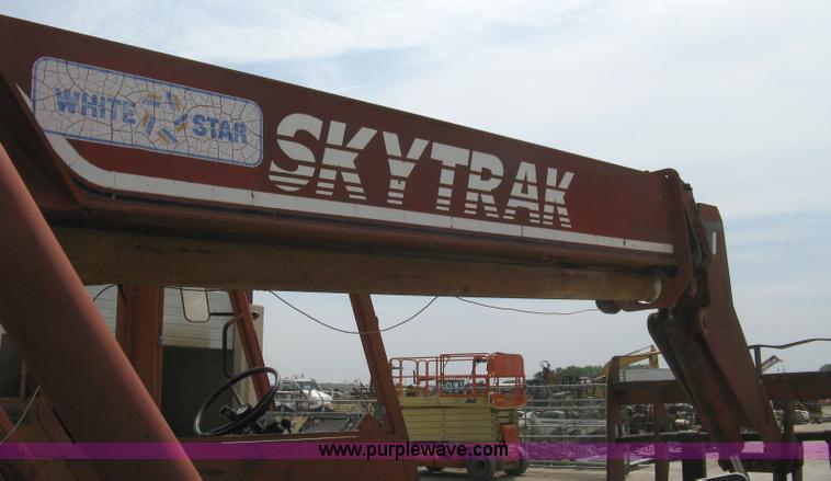 image for item 8121 1998 SkyTrak 6036 telehandler