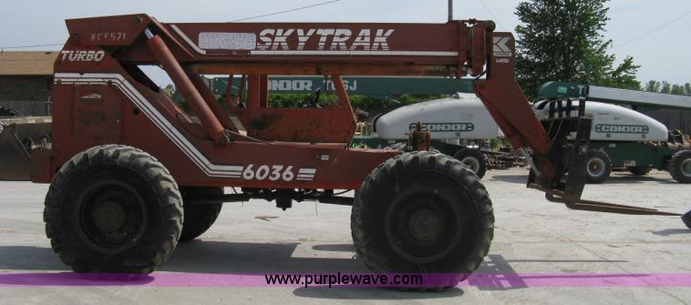 image for item 8122 1998 SkyTrak 6036 telehandler