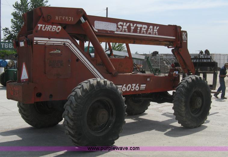 image for item 8122 1998 SkyTrak 6036 telehandler