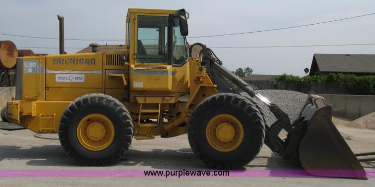 image for item 8123 1993 Volvo Michigan L90B wheel loader