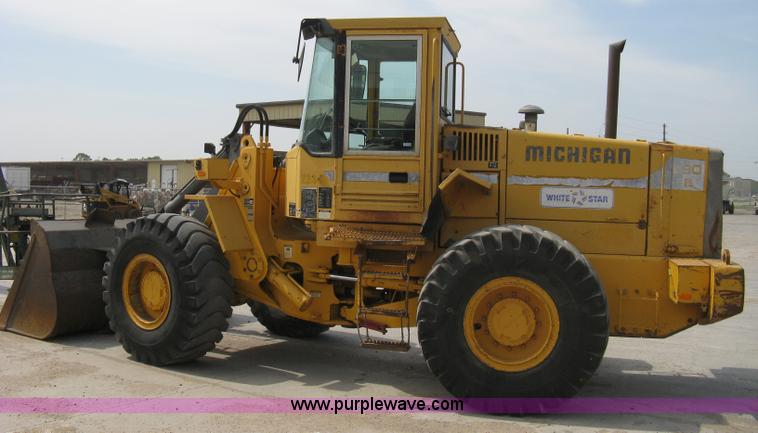 image for item 8123 1993 Volvo Michigan L90B wheel loader