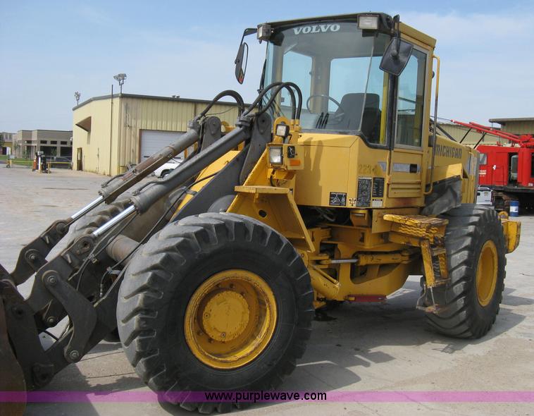 image for item 8123 1993 Volvo Michigan L90B wheel loader