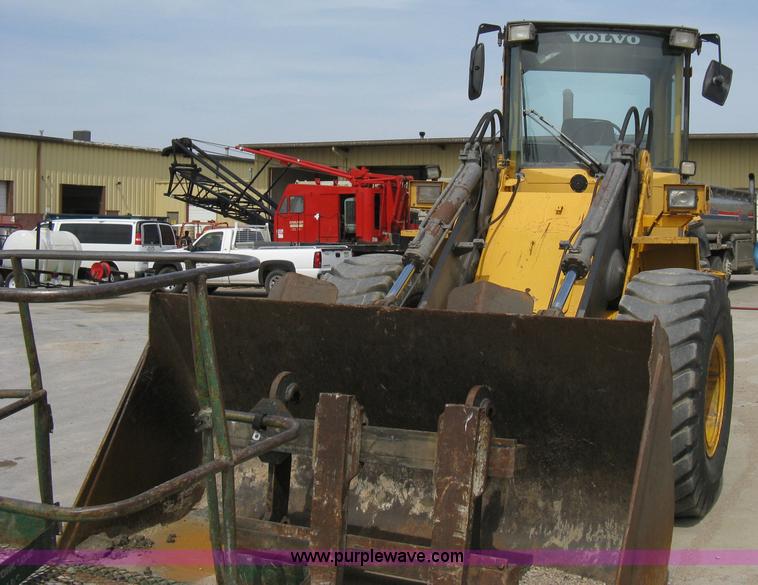 image for item 8123 1993 Volvo Michigan L90B wheel loader