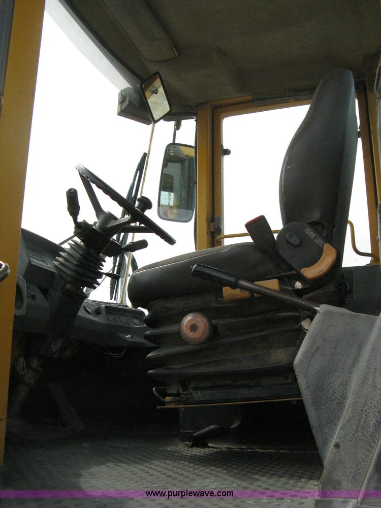 image for item 8123 1993 Volvo Michigan L90B wheel loader