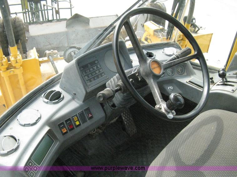 image for item 8123 1993 Volvo Michigan L90B wheel loader