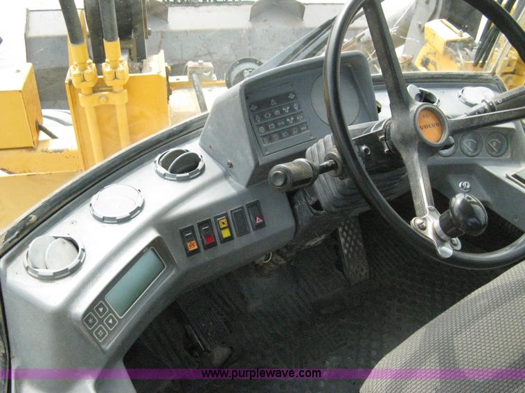 image for item 8123 1993 Volvo Michigan L90B wheel loader