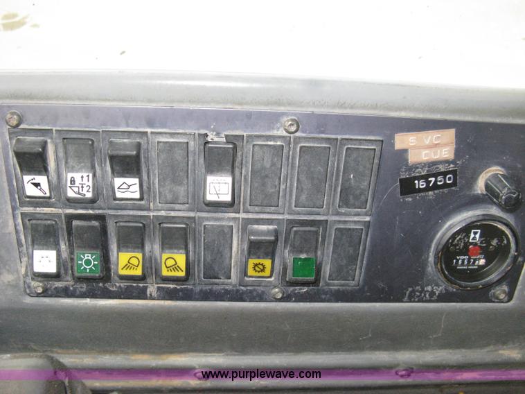 image for item 8123 1993 Volvo Michigan L90B wheel loader