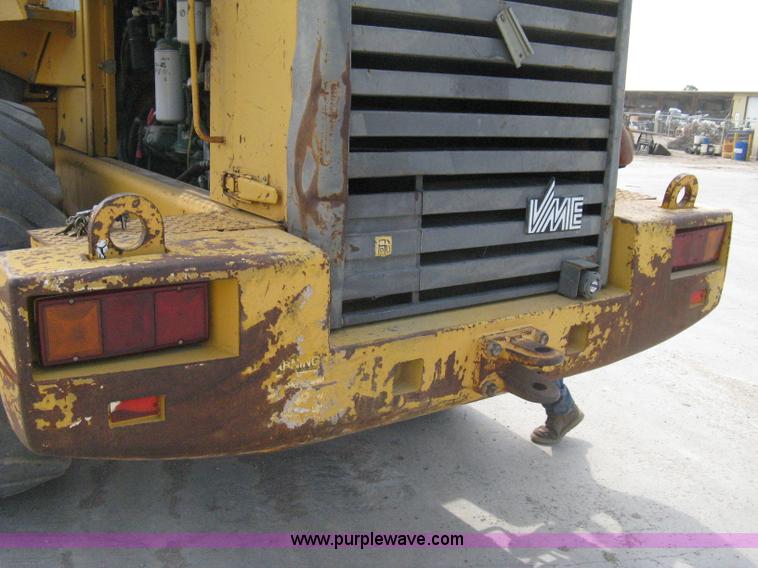 image for item 8123 1993 Volvo Michigan L90B wheel loader