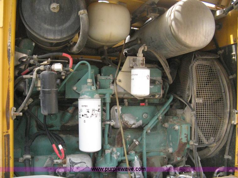 image for item 8123 1993 Volvo Michigan L90B wheel loader