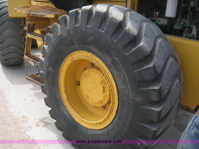 image for item 8123 1993 Volvo Michigan L90B wheel loader