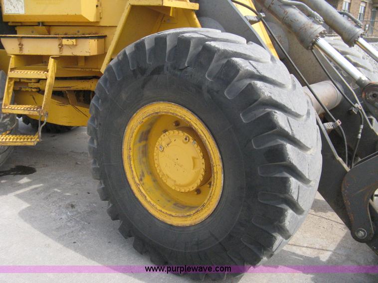 image for item 8123 1993 Volvo Michigan L90B wheel loader