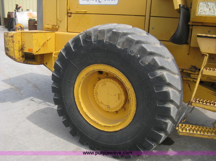 image for item 8123 1993 Volvo Michigan L90B wheel loader