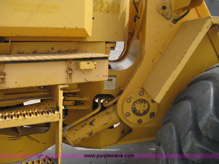 image for item 8123 1993 Volvo Michigan L90B wheel loader