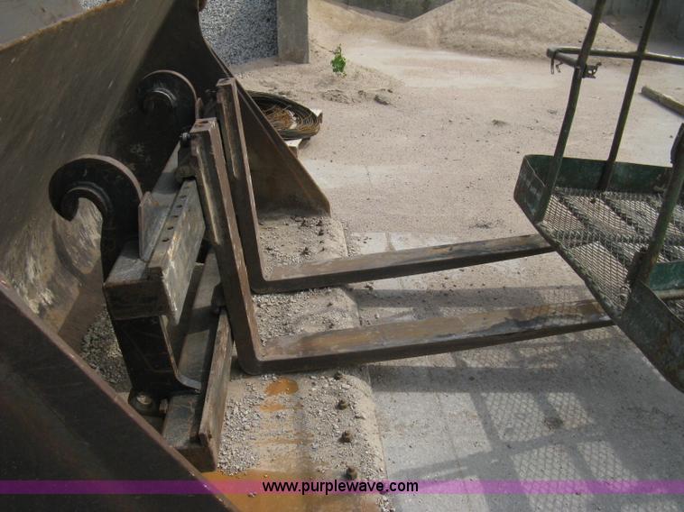 image for item 8123 1993 Volvo Michigan L90B wheel loader