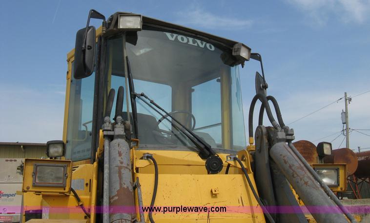 image for item 8123 1993 Volvo Michigan L90B wheel loader