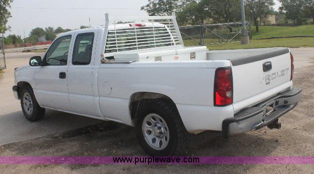 image for item 8126 2007 Chevrolet Silverado C1500 extended cab pickup truck