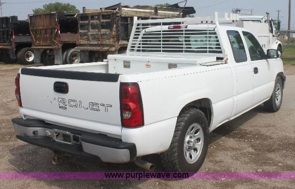 image for item 8126 2007 Chevrolet Silverado C1500 extended cab pickup truck