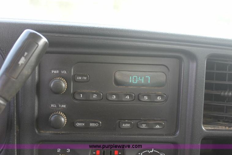 image for item 8126 2007 Chevrolet Silverado C1500 extended cab pickup truck