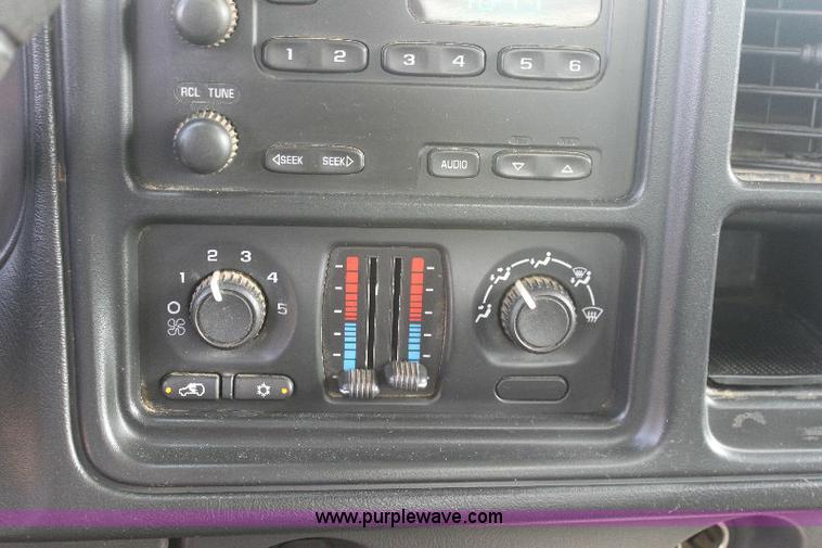 image for item 8126 2007 Chevrolet Silverado C1500 extended cab pickup truck