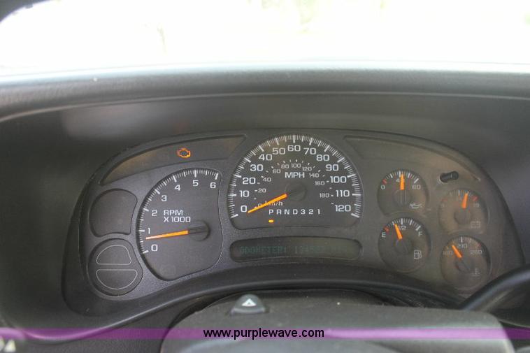 image for item 8126 2007 Chevrolet Silverado C1500 extended cab pickup truck