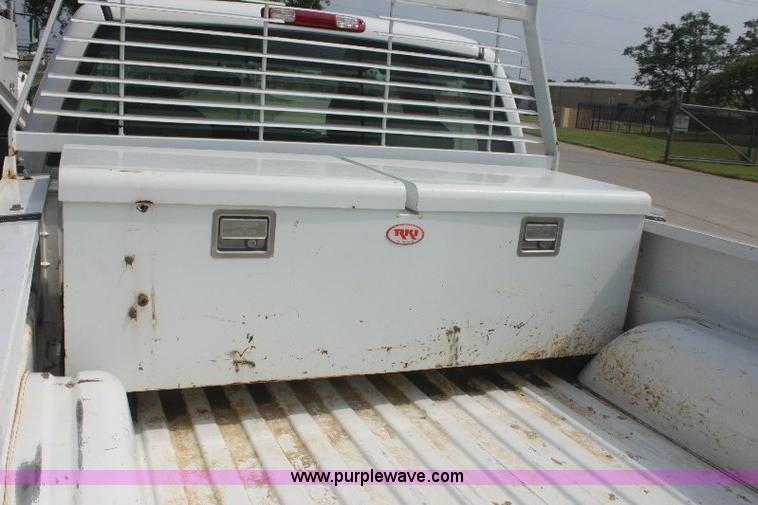 image for item 8126 2007 Chevrolet Silverado C1500 extended cab pickup truck