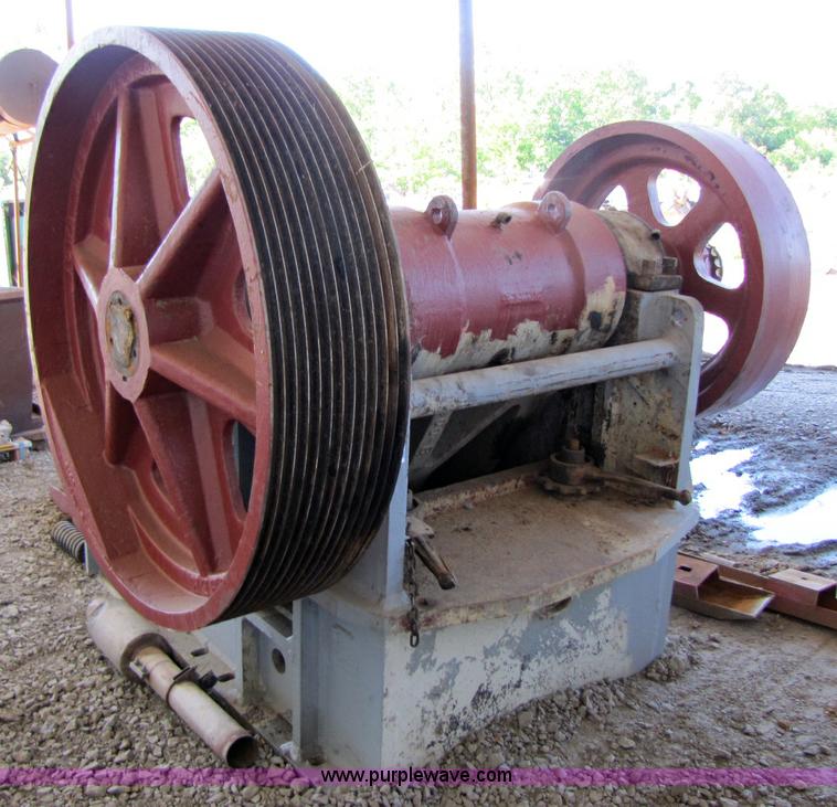image for item 8257 Cedar Rapids 2236 crusher