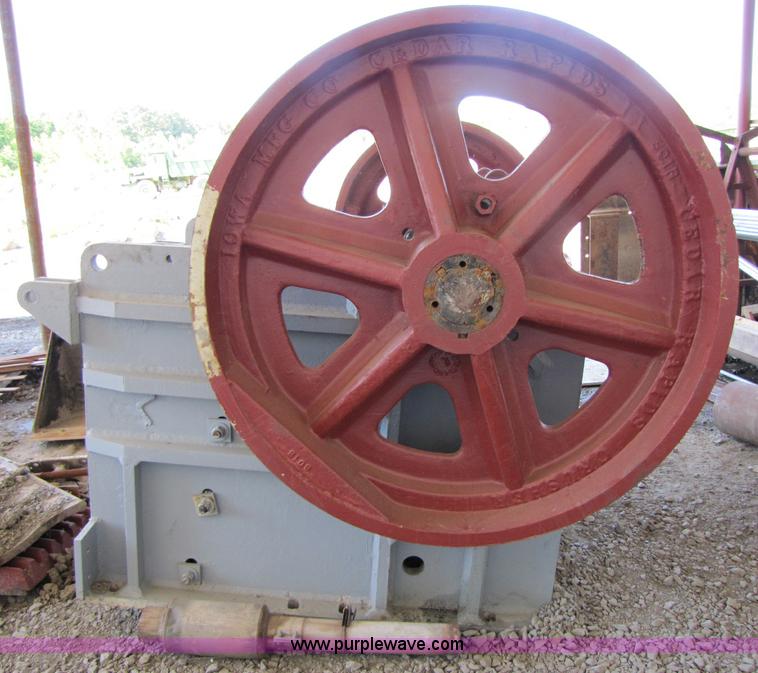 image for item 8257 Cedar Rapids 2236 crusher