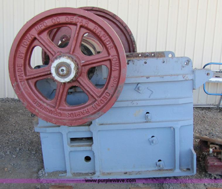 image for item 8257 Cedar Rapids 2236 crusher
