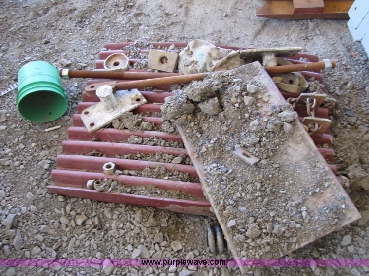 image for item 8257 Cedar Rapids 2236 crusher