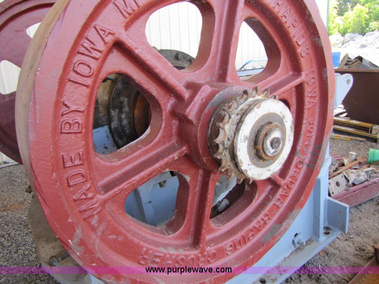 image for item 8257 Cedar Rapids 2236 crusher