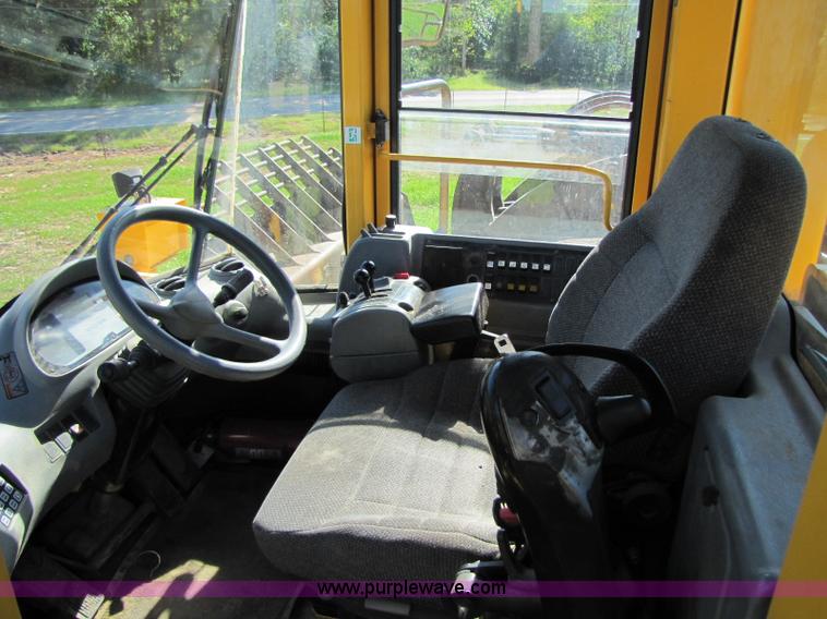 image for item 8260 2006 Volvo L330E wheel loader