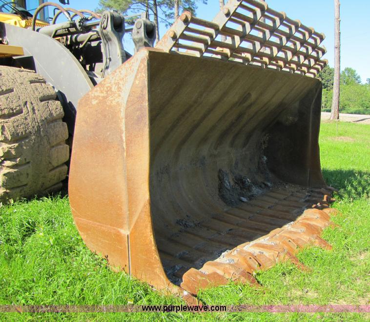 image for item 8260 2006 Volvo L330E wheel loader