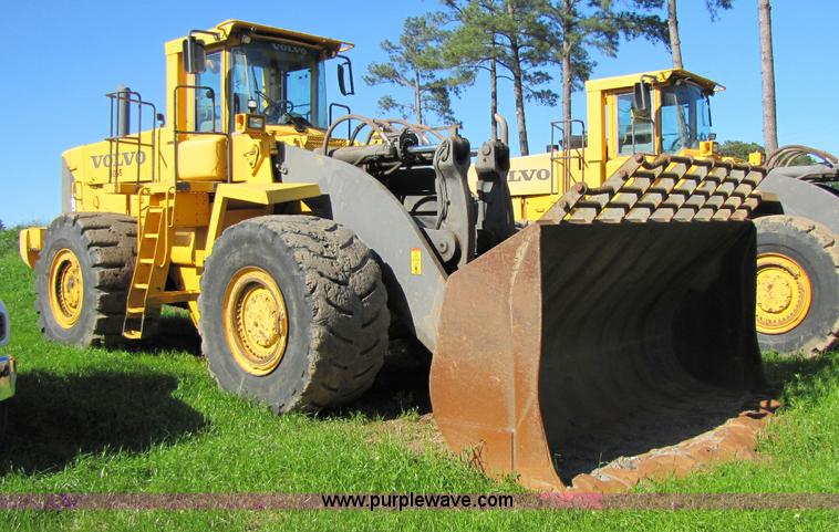 image for item 8261 2005 Volvo L330E wheel loader