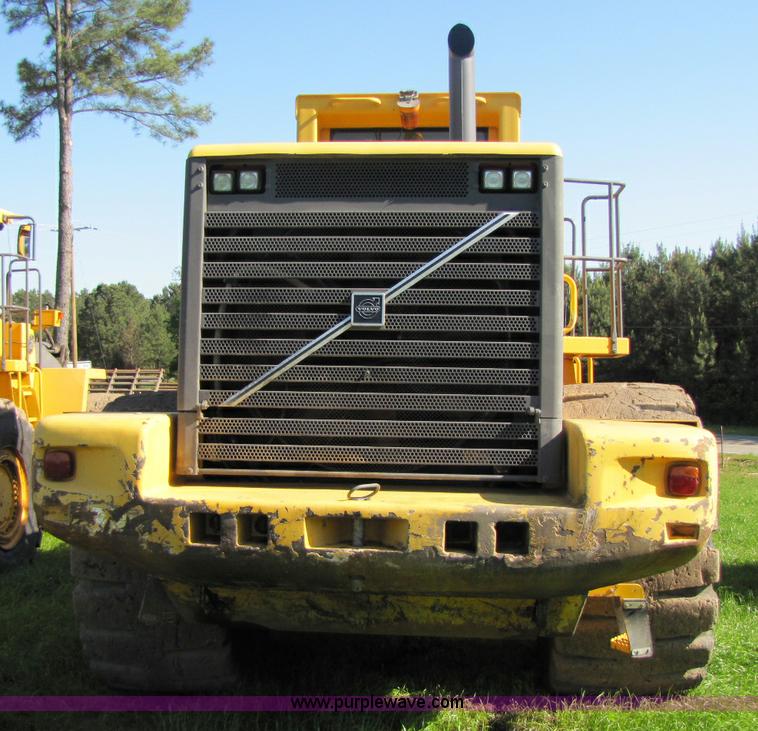 image for item 8261 2005 Volvo L330E wheel loader