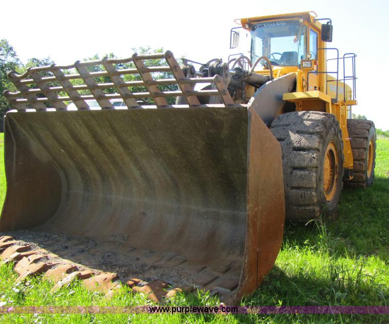 image for item 8261 2005 Volvo L330E wheel loader