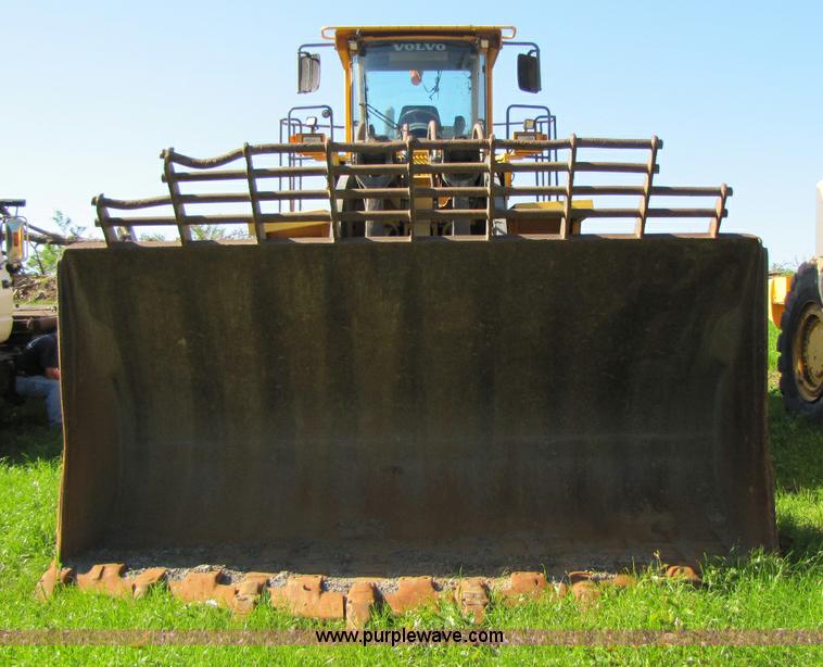 image for item 8261 2005 Volvo L330E wheel loader