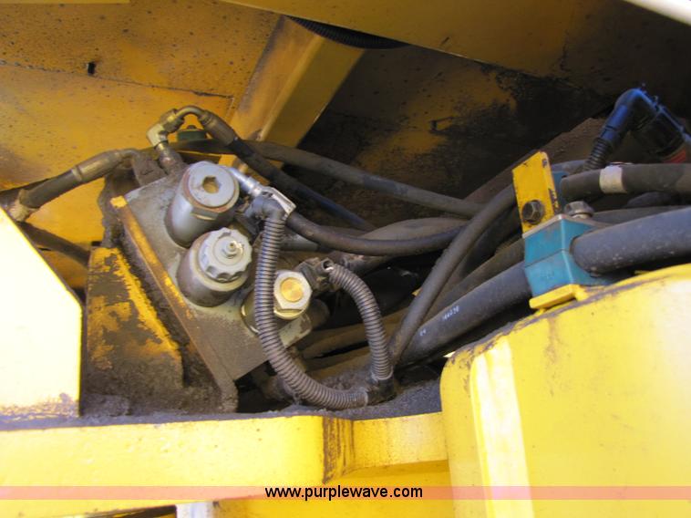 image for item 8261 2005 Volvo L330E wheel loader