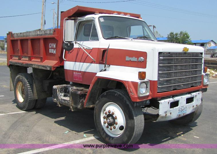 image for item 8271 1979 Chevrolet Bruin dump truck