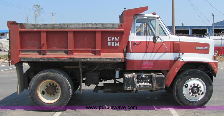 image for item 8271 1979 Chevrolet Bruin dump truck