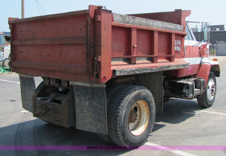 image for item 8271 1979 Chevrolet Bruin dump truck
