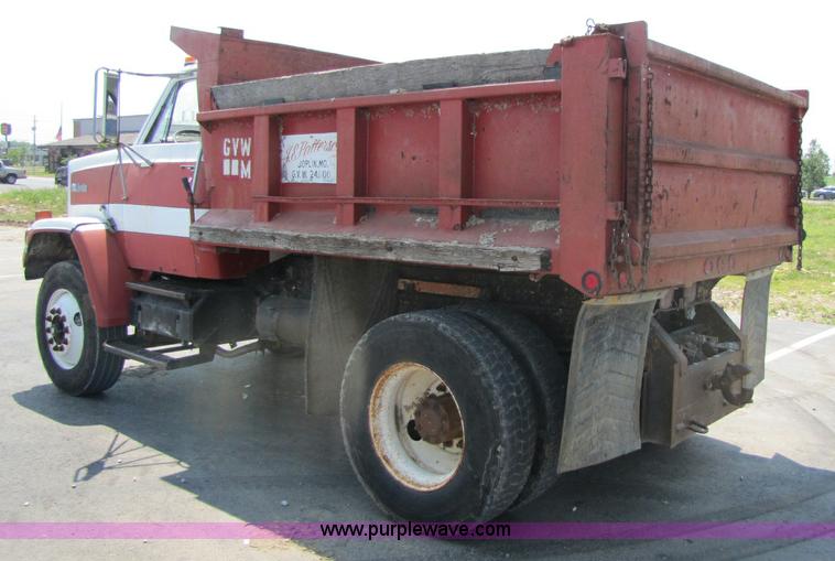 image for item 8271 1979 Chevrolet Bruin dump truck