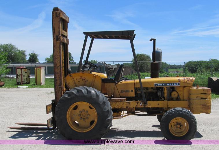 image for item 8997 John Deere 480BD forklift