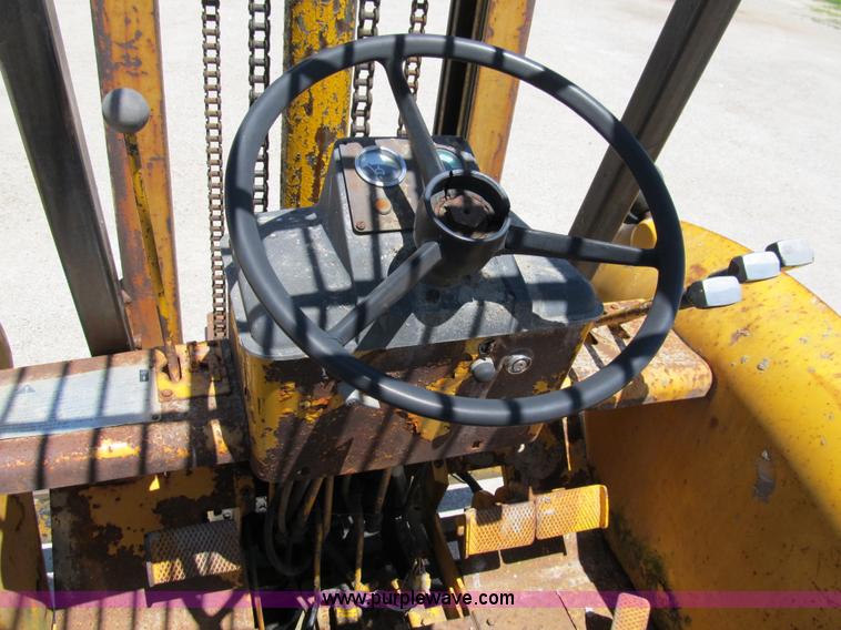 image for item 8997 John Deere 480BD forklift