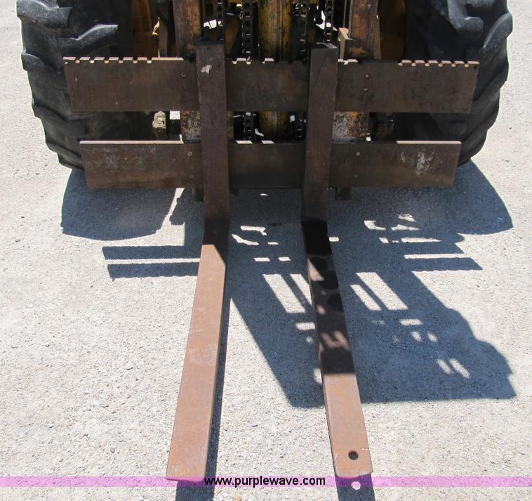 image for item 8997 John Deere 480BD forklift